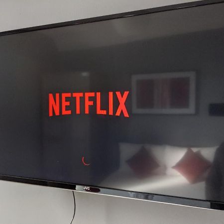 Alexandra Contractor House - Free Parking For Large Vans, Free Wifi & Netflix By Firoz Property Management Aldershot Exteriör bild