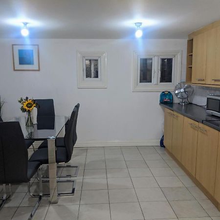 Alexandra Contractor House - Free Parking For Large Vans, Free Wifi & Netflix By Firoz Property Management Aldershot Exteriör bild