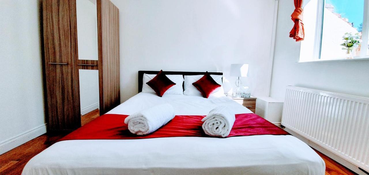 Alexandra Contractor House - Free Parking For Large Vans, Free Wifi & Netflix By Firoz Property Management Aldershot Exteriör bild