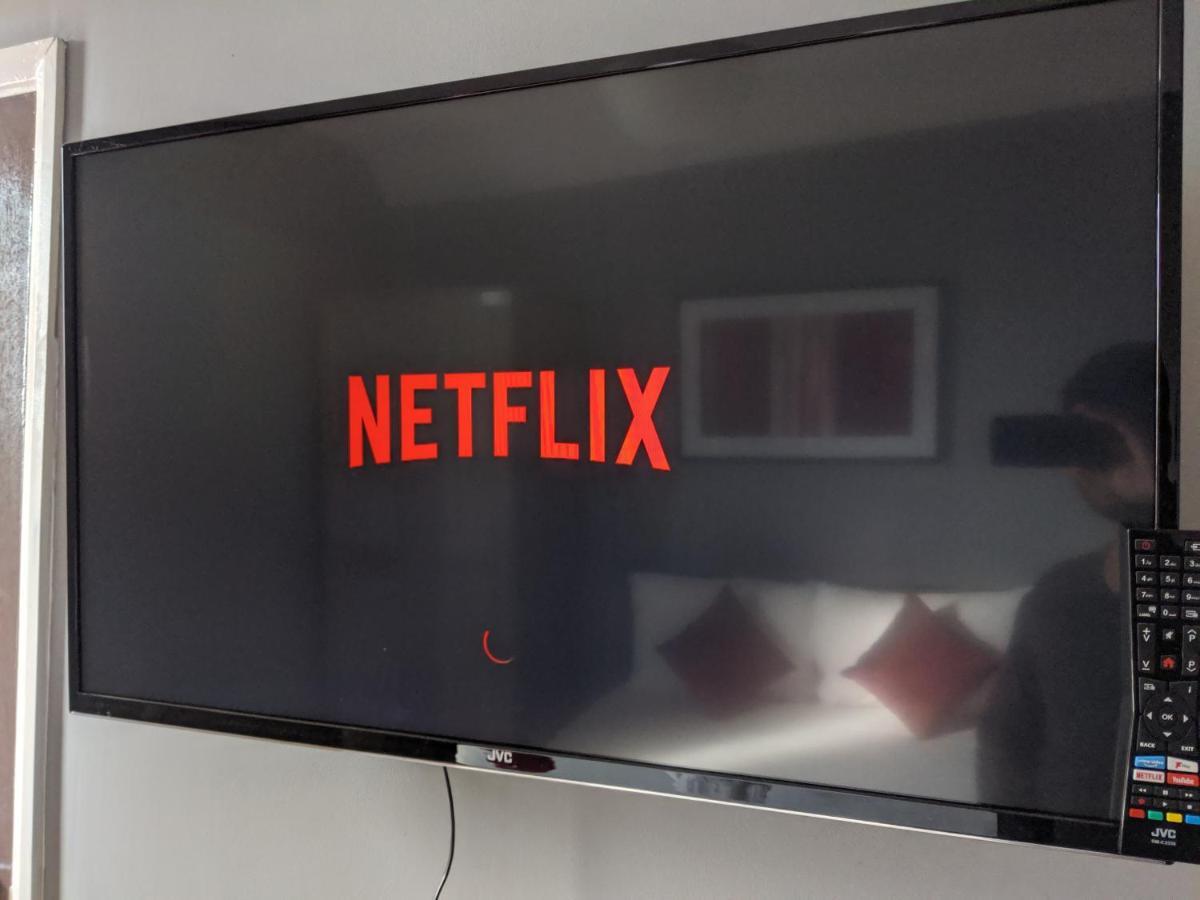 Alexandra Contractor House - Free Parking For Large Vans, Free Wifi & Netflix By Firoz Property Management Aldershot Exteriör bild